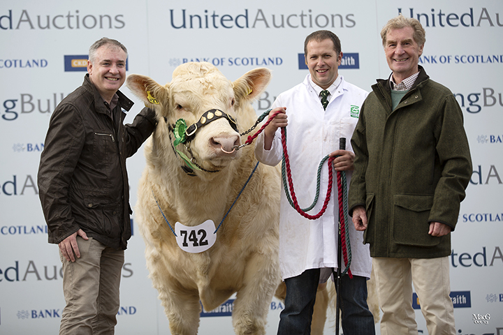 Scottish Rural Affairs Secretary, Richard Lochhead with Balmyle stockman, Bruce Groat and Bill Bruce with their 22,000gns sale leader, Balmyle Headline