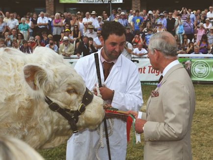 Gerwyn Jones received the Fitzhugh rosettes from HRH Princes Charles the Prince of Wales