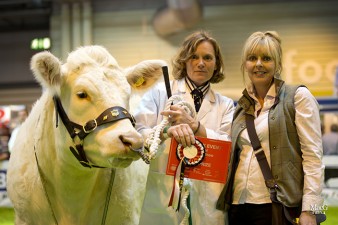 Stephanie Ryder from Farmers Guardian congratulated Jane Haw with Balbithan Hersieys