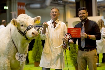 Alastair Martin presented John Morton with the red ticket won by Gretnahouse Indian in the class sponsored by Galloway and Mcleod